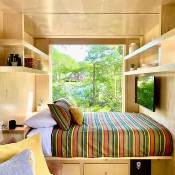 Water's Edge Tiny House Retreat - Image 1
