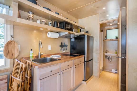 Couple’s Lakefront Cabin | Tiny House with a View